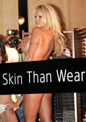 Когато голотата защитава