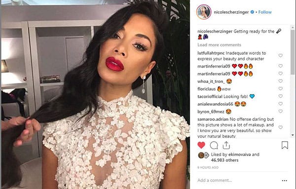 НИКОЛ ШЕРЦИНГЕР С РОКЛЯ НА НЕВЕНА ЛОНДОН