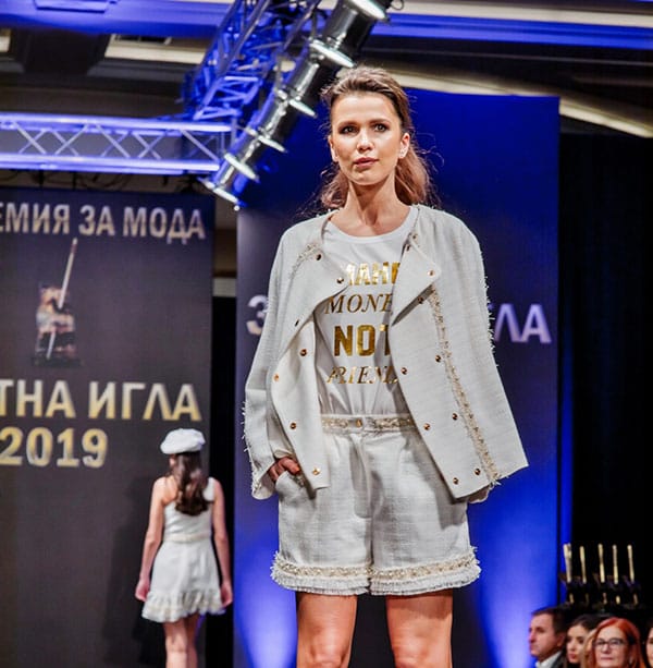 ФАНТАСТИЧЕН РЕВЮ-СПЕКТАКЪЛ ЗА 25-ИЯ РОЖДЕН ДЕН НА ЗЛАТНАТА ИГЛА