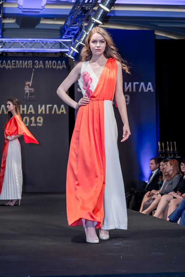 ФАНТАСТИЧЕН РЕВЮ-СПЕКТАКЪЛ ЗА 25-ИЯ РОЖДЕН ДЕН НА ЗЛАТНАТА ИГЛА