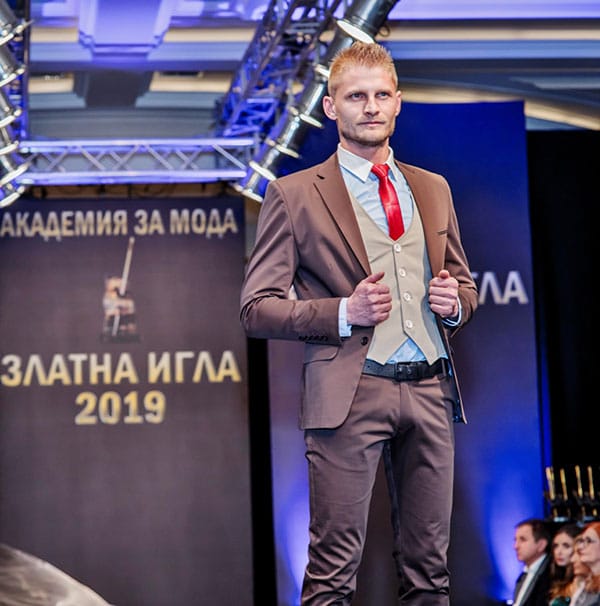 ФАНТАСТИЧЕН РЕВЮ-СПЕКТАКЪЛ ЗА 25-ИЯ РОЖДЕН ДЕН НА ЗЛАТНАТА ИГЛА