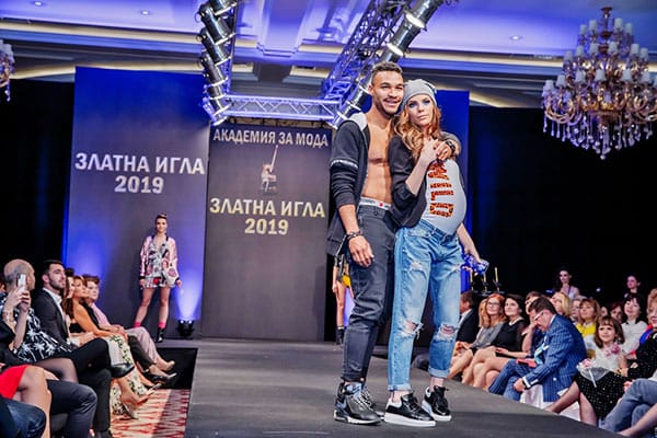 ФАНТАСТИЧЕН РЕВЮ-СПЕКТАКЪЛ ЗА 25-ИЯ РОЖДЕН ДЕН НА ЗЛАТНАТА ИГЛА