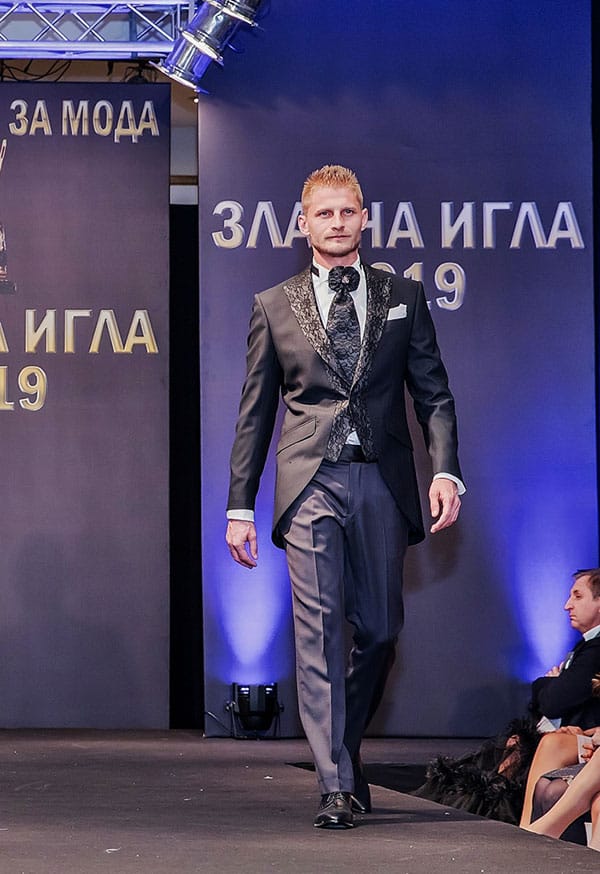 ФАНТАСТИЧЕН РЕВЮ-СПЕКТАКЪЛ ЗА 25-ИЯ РОЖДЕН ДЕН НА ЗЛАТНАТА ИГЛА