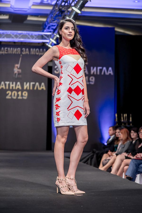 ФАНТАСТИЧЕН РЕВЮ-СПЕКТАКЪЛ ЗА 25-ИЯ РОЖДЕН ДЕН НА ЗЛАТНАТА ИГЛА