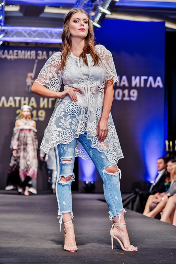 ФАНТАСТИЧЕН РЕВЮ-СПЕКТАКЪЛ ЗА 25-ИЯ РОЖДЕН ДЕН НА ЗЛАТНАТА ИГЛА