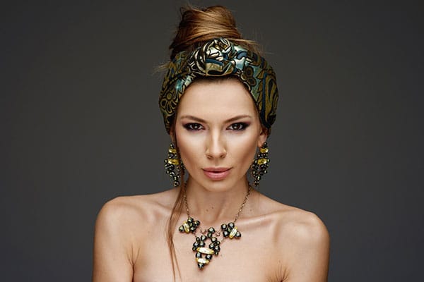 СЕВДАЛИНА ДЯКОВА ПРЕОТКРИВА ЕКЗОТИКАТА НА МОДЕРНИЯ ТЮРБАН
