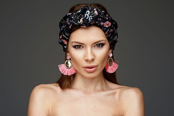 СЕВДАЛИНА ДЯКОВА ПРЕОТКРИВА ЕКЗОТИКАТА НА МОДЕРНИЯ ТЮРБАН