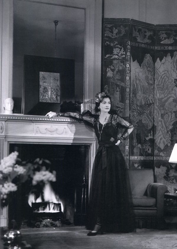 КОКО ШАНЕЛ: ТРИУМФЪТ НА ИЗТЪНЧЕНАТА ПРОСТОТА