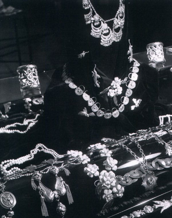 КОКО ШАНЕЛ: ТРИУМФЪТ НА ИЗТЪНЧЕНАТА ПРОСТОТА