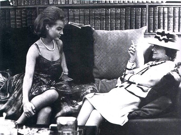 КОКО ШАНЕЛ: ТРИУМФЪТ НА ИЗТЪНЧЕНАТА ПРОСТОТА