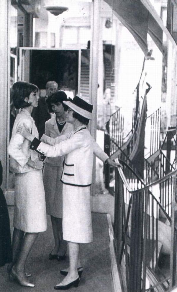 КОКО ШАНЕЛ: ТРИУМФЪТ НА ИЗТЪНЧЕНАТА ПРОСТОТА