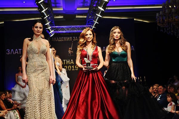 РАДОСЛАВА ЛАЗАРОВА СПЕЧЕЛИ 