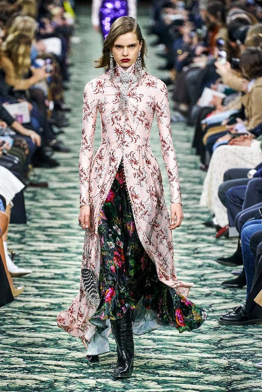 НЕОН, ЦВЕТЯ, КАРЕ И ОЩЕ ИЗНЕНАДИ В ЕДИН АРТИСТИЧЕН МИКС