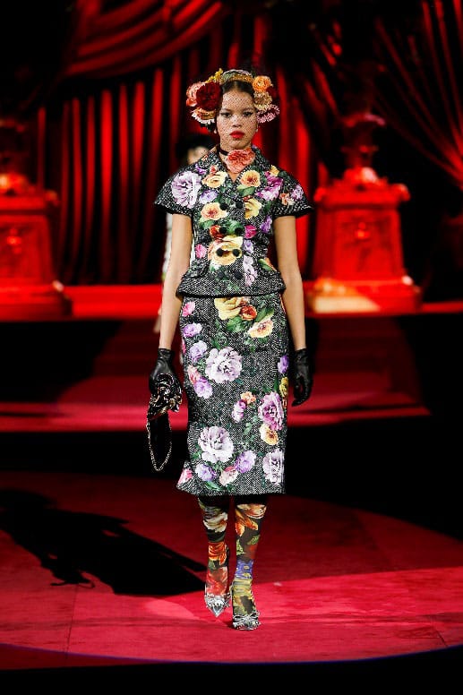 НЕОН, ЦВЕТЯ, КАРЕ И ОЩЕ ИЗНЕНАДИ В ЕДИН АРТИСТИЧЕН МИКС