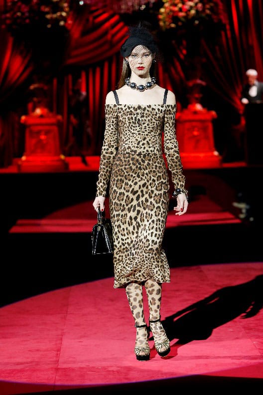 НЕОН, ЦВЕТЯ, КАРЕ И ОЩЕ ИЗНЕНАДИ В ЕДИН АРТИСТИЧЕН МИКС