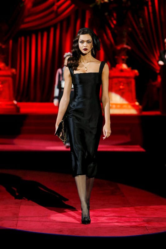 НЕОН, ЦВЕТЯ, КАРЕ И ОЩЕ ИЗНЕНАДИ В ЕДИН АРТИСТИЧЕН МИКС