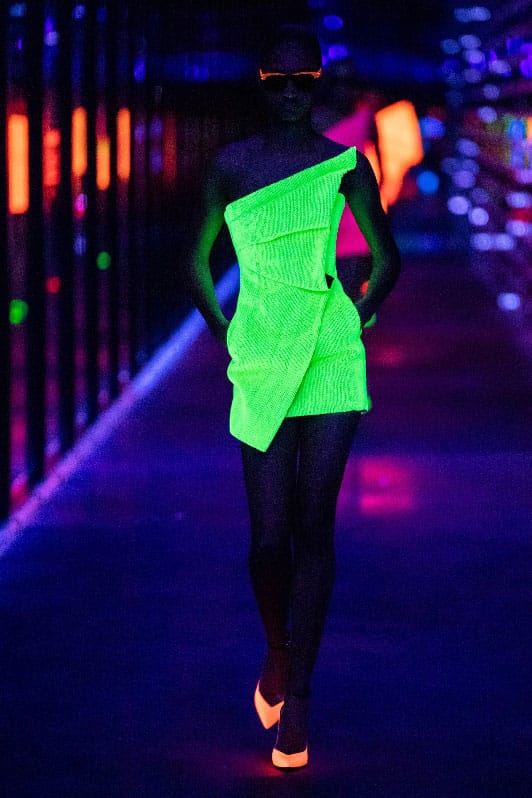 НЕОН, ЦВЕТЯ, КАРЕ И ОЩЕ ИЗНЕНАДИ В ЕДИН АРТИСТИЧЕН МИКС