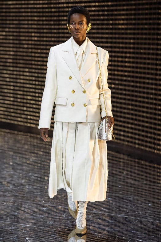 НЕОН, ЦВЕТЯ, КАРЕ И ОЩЕ ИЗНЕНАДИ В ЕДИН АРТИСТИЧЕН МИКС