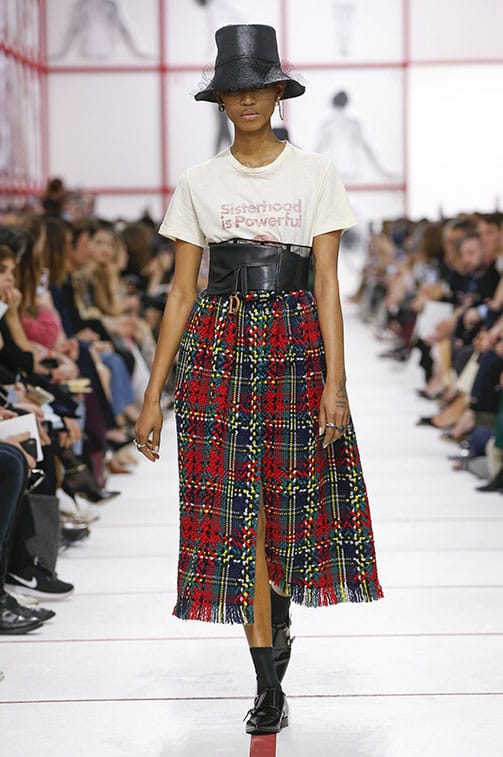 НЕОН, ЦВЕТЯ, КАРЕ И ОЩЕ ИЗНЕНАДИ В ЕДИН АРТИСТИЧЕН МИКС