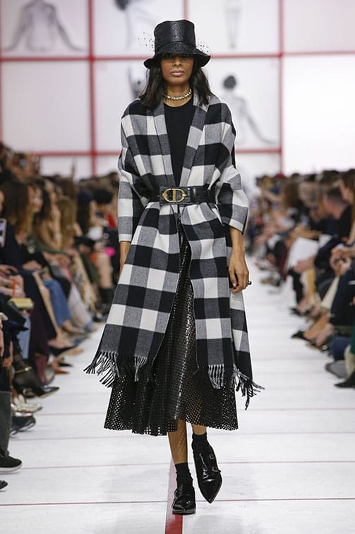 НЕОН, ЦВЕТЯ, КАРЕ И ОЩЕ ИЗНЕНАДИ В ЕДИН АРТИСТИЧЕН МИКС