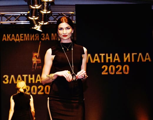 Испанската благородничка за първи път показа авторски бижута в уникално ревю