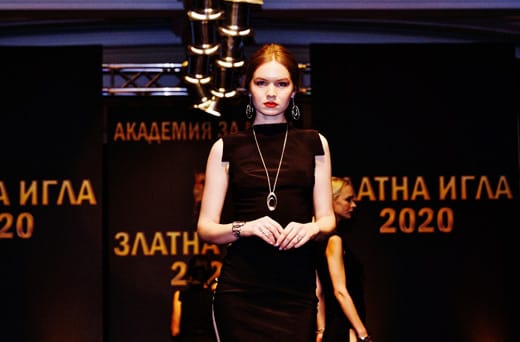 Испанската благородничка за първи път показа авторски бижута в уникално ревю