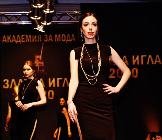 Испанската благородничка за първи път показа авторски бижута в уникално ревю