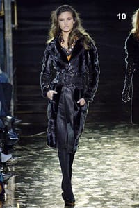 Модел на Джулиън Макдоналд