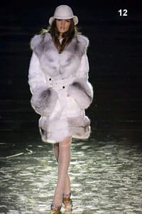 Модел на Джулиън Макдоналд