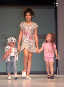 Малките модели от агенция “Каста Дива” представиха облеклата на “Дарк 7”.