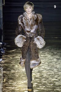 Модел на Джулиън Макдоналд