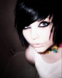 <empty>ЕМО СУБКУЛТУРАТА – ОПАСНАТА ЖИВОТОСПАСЯВАЩА ЕМОЦИЯ