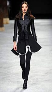 Модели на Рикардо Тиши за модна къща “Живанши”