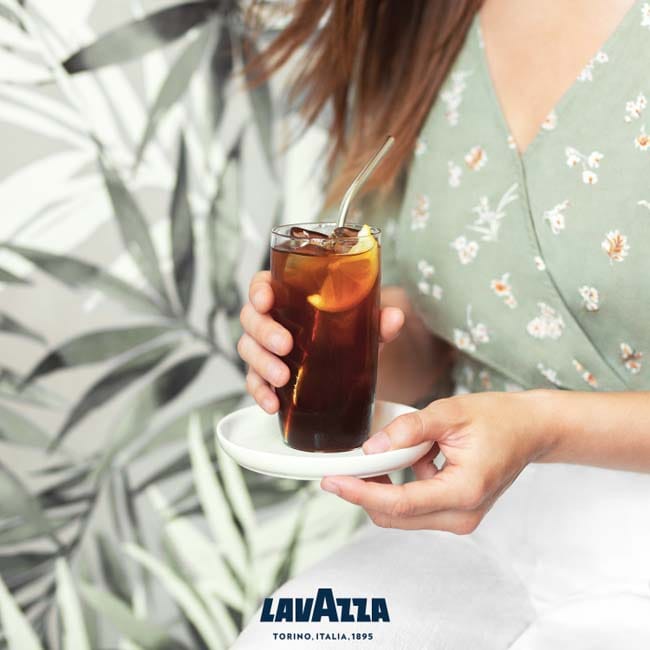 ОСВЕЖАВАЩИ НАПИТКИ С КАФЕ LAVAZZA