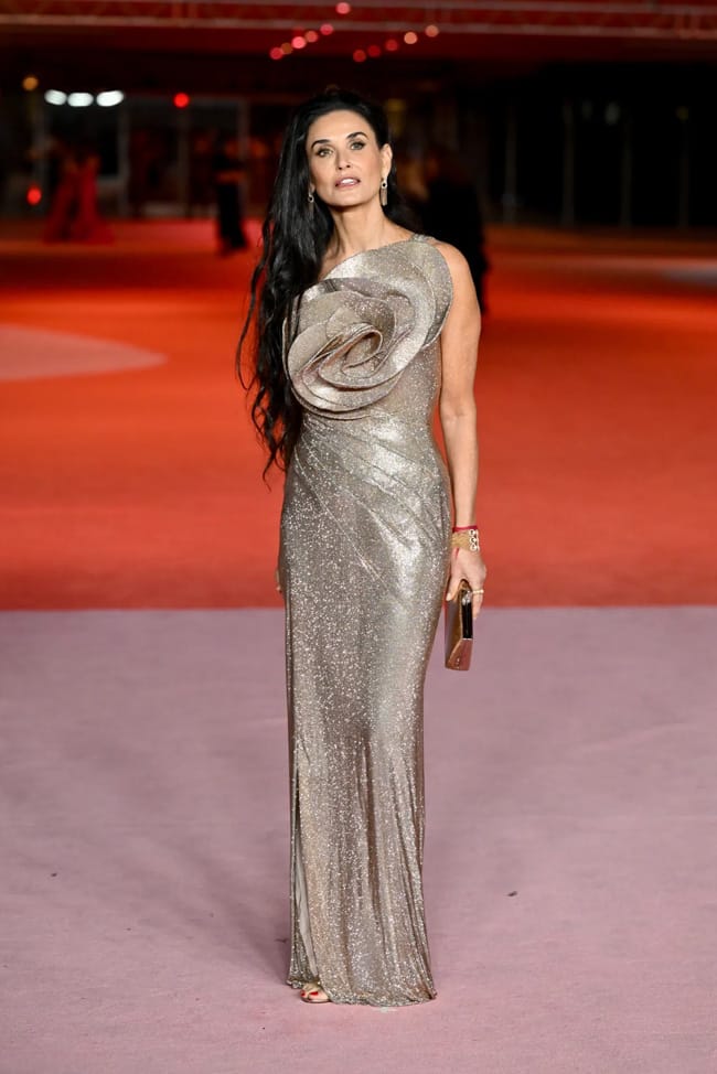 ВПЕЧАТЛЯВАЩИ ТОАЛЕТИ ЗА ГАЛА-ВЕЧЕРТА В МУЗЕЯ НА ФИЛМОВАТА АКАДЕМИЯ 2023