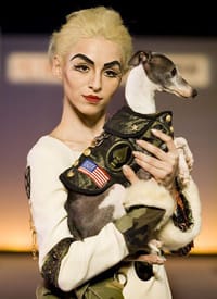 Модели, показани по време на седмицата на модата за домашни любимци в Ню Йорк