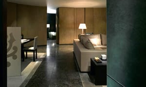 Хотел “Армани” и сградата, в която ще бъде разположен