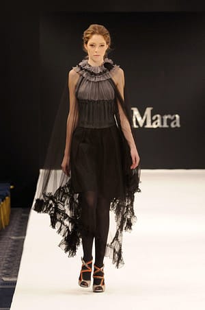 Силуетът за есента и зимата е точен и структуриран, актуални са лъскавите материи