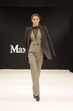 Силуетът за есента и зимата е точен и структуриран, актуални са лъскавите материи