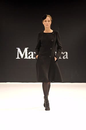 Силуетът за есента и зимата е точен и структуриран, актуални са лъскавите материи