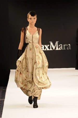 Силуетът за есента и зимата е точен и структуриран, актуални са лъскавите материи