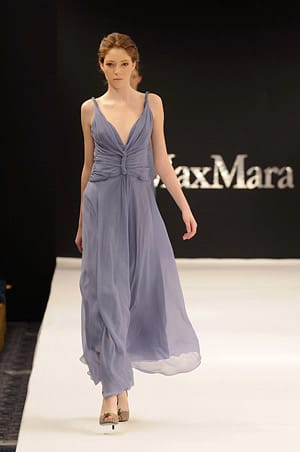 Силуетът за есента и зимата е точен и структуриран, актуални са лъскавите материи