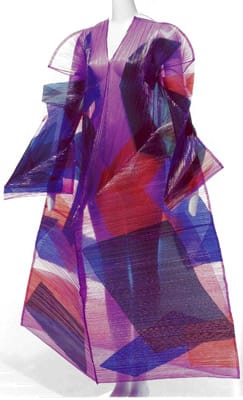 ИСЕЙ МИЯКЕ ИЛИ КОГАТО ИЗТОКЪТ СРЕЩА ЗАПАДА