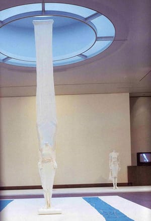 ИСЕЙ МИЯКЕ ИЛИ КОГАТО ИЗТОКЪТ СРЕЩА ЗАПАДА