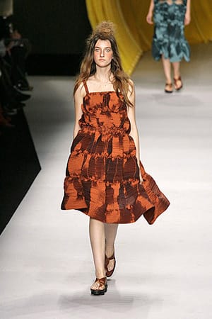 ИСЕЙ МИЯКЕ ИЛИ КОГАТО ИЗТОКЪТ СРЕЩА ЗАПАДА