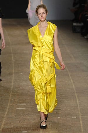 ИСЕЙ МИЯКЕ ИЛИ КОГАТО ИЗТОКЪТ СРЕЩА ЗАПАДА