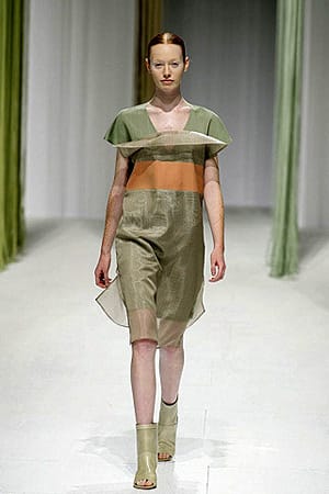 ИСЕЙ МИЯКЕ ИЛИ КОГАТО ИЗТОКЪТ СРЕЩА ЗАПАДА