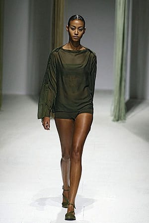 ИСЕЙ МИЯКЕ ИЛИ КОГАТО ИЗТОКЪТ СРЕЩА ЗАПАДА