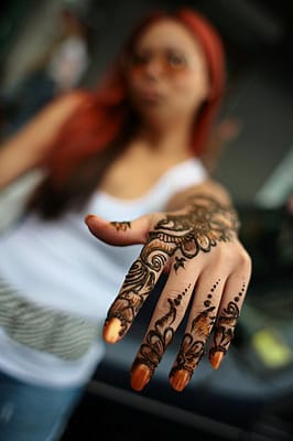 Рисунки с хена (къна) по метода „мехнди”