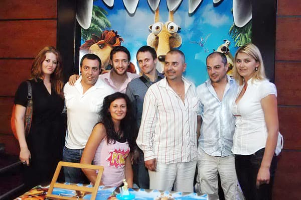 СМЯХ И ЗАБАВЛЕНИЯ В “ЗОРАТА НА ДИНОЗАВРИТЕ”